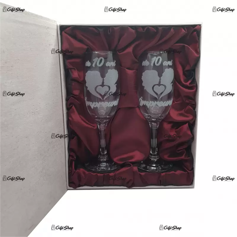 Aniversare 10 ani sarut, set 2 pahare cu mesaj in cutie, gravate